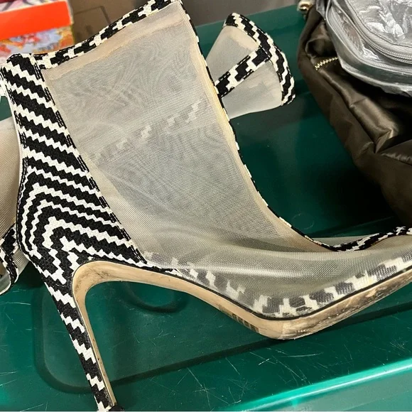 GUC SHEER BOOTIES - Picture 3 of 3